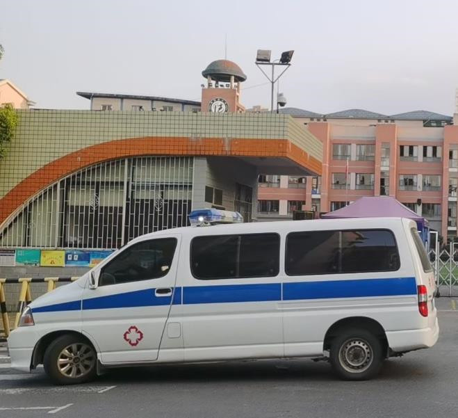 峨蔓镇救护车出租护送骨折病人一公里多少钱